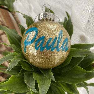 bola de navidad dorada con nombre