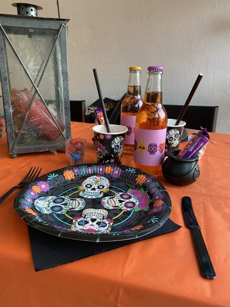 Mesa de comensales Halloween