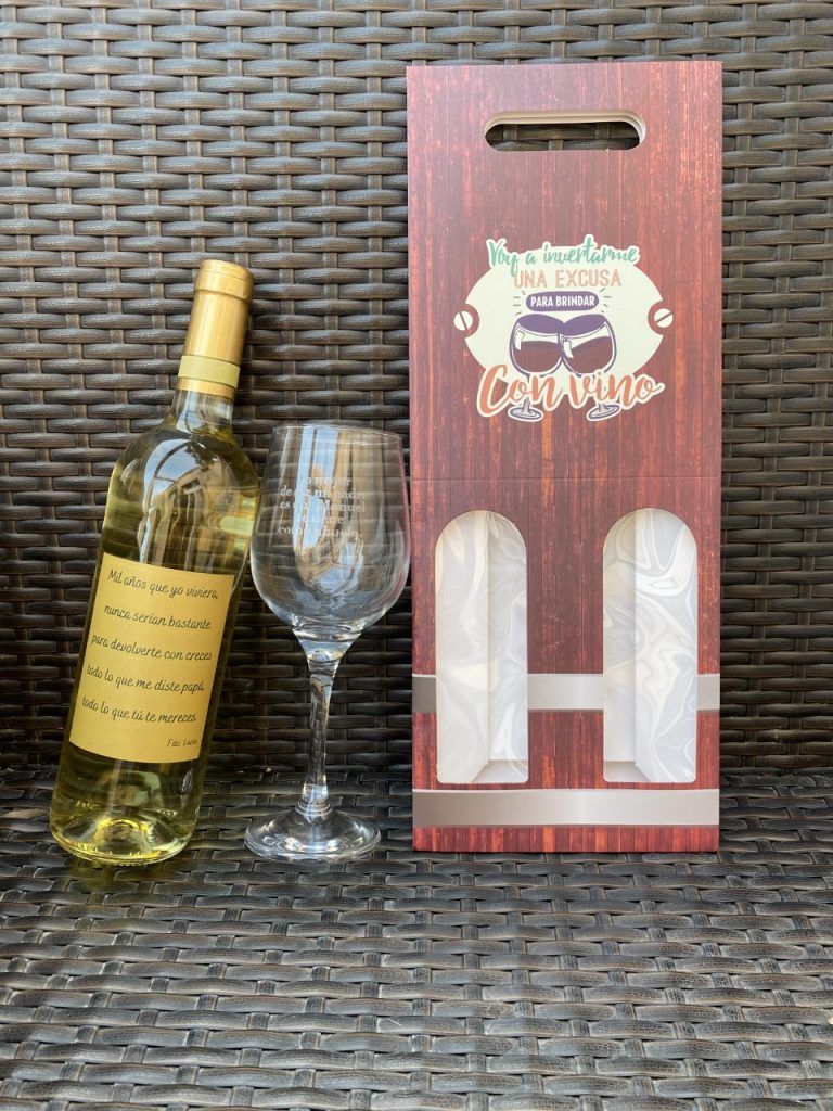 Vino personalizado y copa grabada día del padre