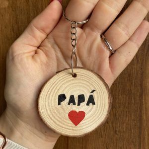 llavero papa madera